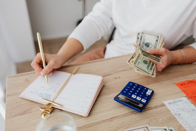 How to Build a Monthly Budget That Matches Real Spending