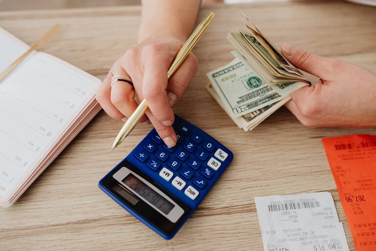 How to Create a Simple System for Tracking Daily Expenses